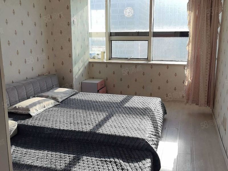 整租 | 四隆大厦 双室 南向 采光好 拎包入住 家具家电齐全