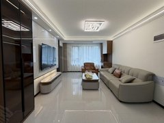 中心位置邻近万达渤海国际，骑行就可