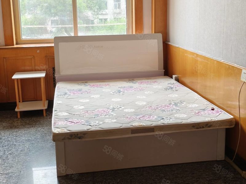 整租 | 火神庙2楼有空调包物业费三室一厅拎包入住干净一万二现