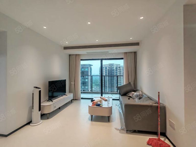 整租 | 松湖云溪 南北对流 家具全新 租金实惠 湖景三房 拎