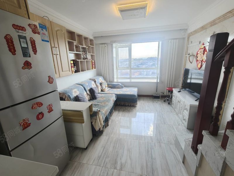 整租 | 小loft丨家具家电齐全丨拎包入住随时看房！