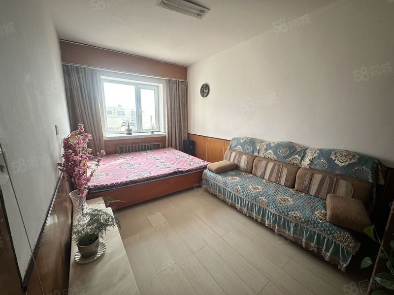整租 | 出租地铁口7楼，一室一厅家电齐全，拎包入住