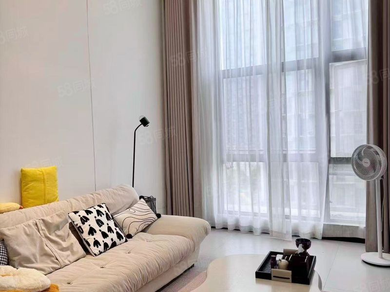 整租 | 铜锣湾广场奶油风力高凤凰新天loft押一付一拎包入住