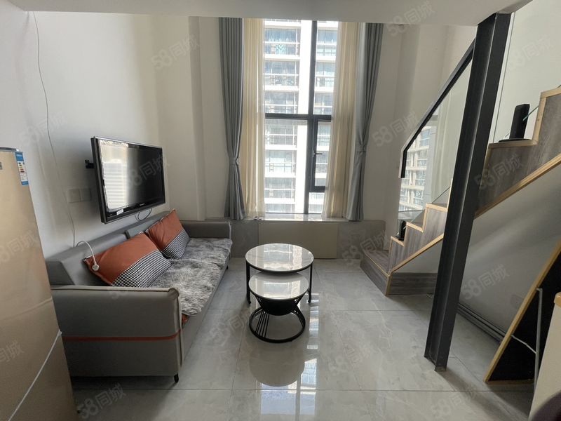 整租 | 一千 六 包物业 友谊大街 翡翠公馆 loft 家具