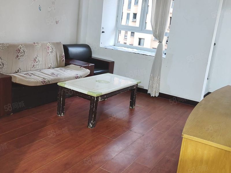 整租 | 张村大集，电梯小高层。三室家具，家电齐全，拎包入住。