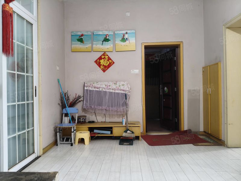 整租 | 红旗广场，拎包入住大 2室1厅1卫 急租房源 拎包入