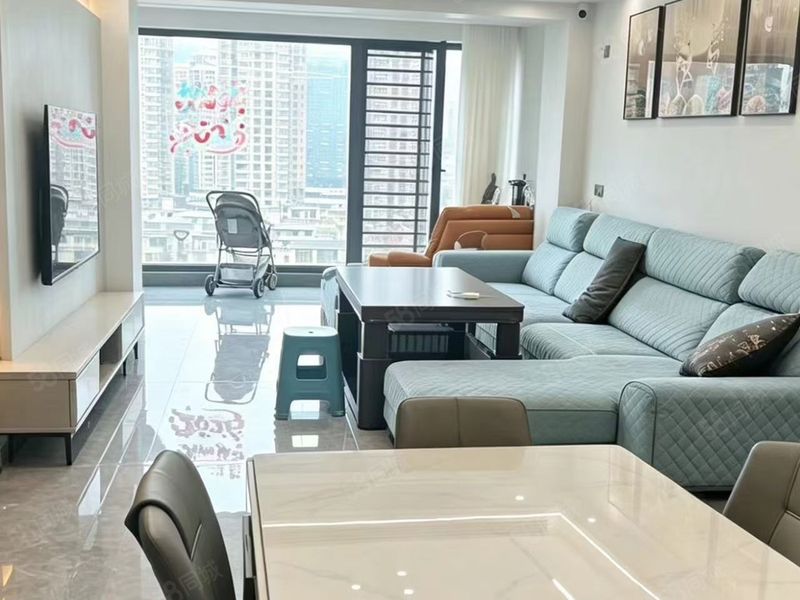 整租 | 景湖公园，精装三房两厅两卫，家里家具齐全带空调，拎包